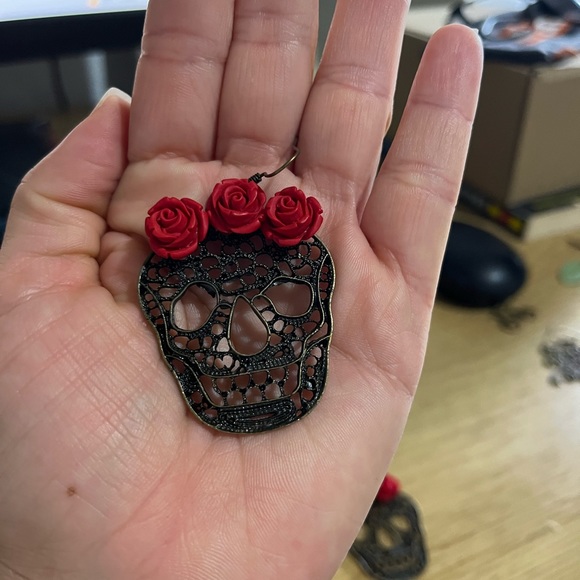 Skull earrings - Picture 3 of 3